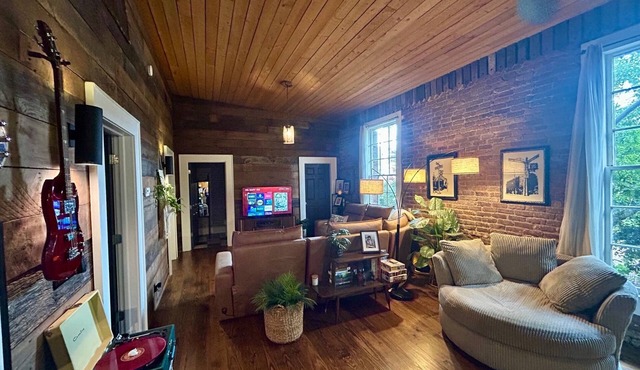 Heartwood Loft B! A Unique Modern Cozy Loft in Downtown Eatonton