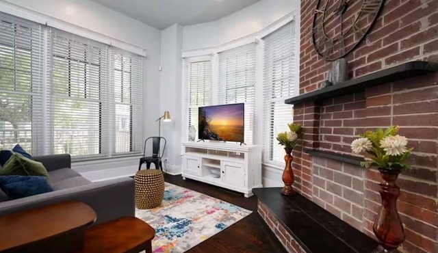 Heated 2BR Furnished WiFi Laundry Downtown Fast Wi-Fi W/D Monthly