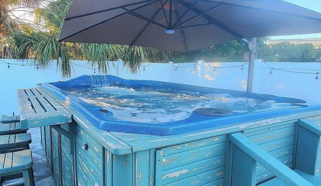 Heated Hybrid Pool~Modern Beach House~Walk 2 beach