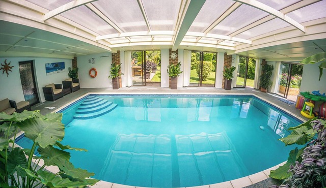 Heated indoor pool & spa, countryside holiday cottage near the beach & park