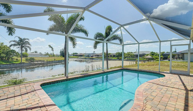 Heated Pool, 1 Mi to Golf! Cape Coral Canal Escape
