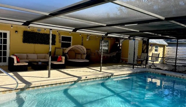 Heated pool, 2 king beds, bunk beds near Lido Key