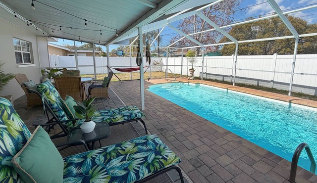 Heated Pool! 2 Master Suites- 5 miles to Clearwater Beach!