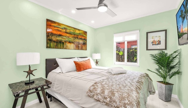 Heated Pool, 3 Hole Golf, FirePit, 5min to Airport