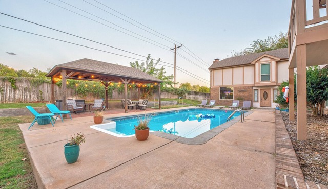 Heated Pool, 3 King Beds, Sleeps 14 Near OU