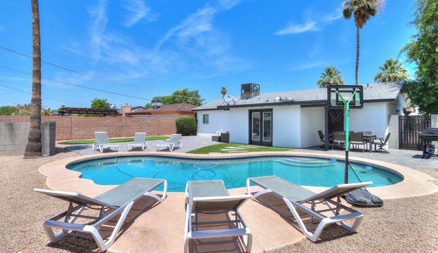 Heated Pool/4-Bedroom Renovated Old Town Home