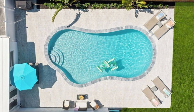 Heated Pool, 4 Bedrooms, 3 Bathrooms, Close to everything!