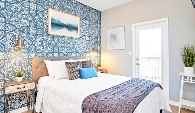 Heated Pool · 5 Minute Walk to Port Aransas Beach · Free Golf Cart · Large Balcony · Gas & Charcoal Grill