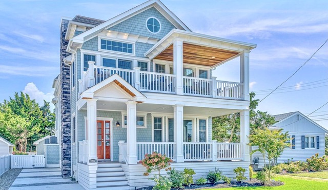 HEATED POOL, 5BDRM, 5BATH - This professionally decorated dream vacation home is brand new for the 2019 season with 5 bedrooms, 5 full baths and a heated pool.