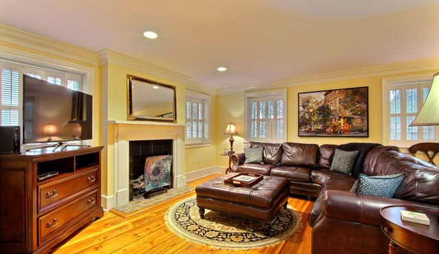 Heated Pool Access, Walk in Historic Downtown!