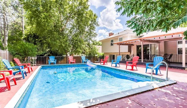Heated pool All season Private Spacious house King bed