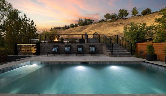 HEATED POOL ALL YEAR/FIRE PIT/THEATRE - Luxury Home Walkable to Hyde Park & DT