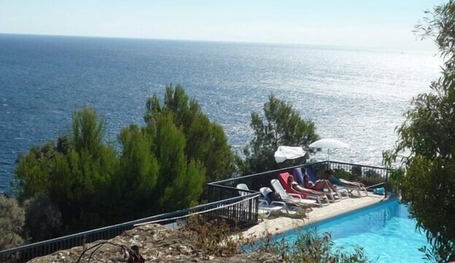 Heated Pool and Direct Beach Access for 4 People - Le Lavandou