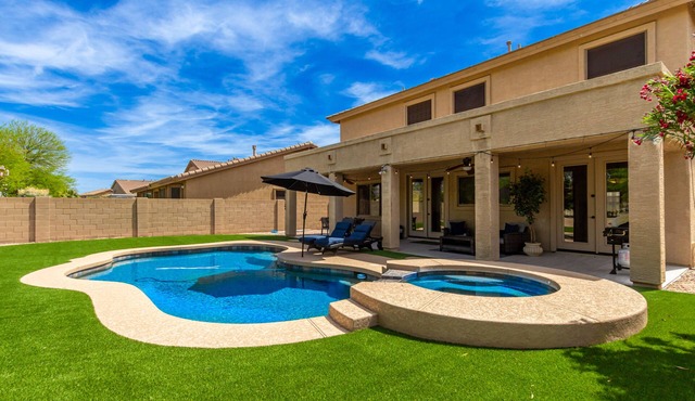 Heated pool and spa! 4 bedrooms, fire place, BBQ