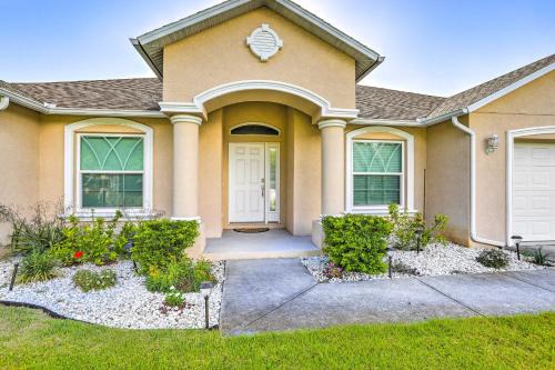 Heated Pool and Spa, 4 Mi to Beach Seminole Home