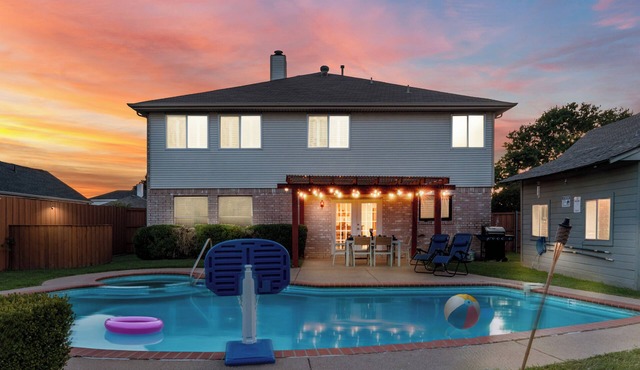 Heated Pool and SPA Cozy Home Game Room Fire Pit Near Lakes