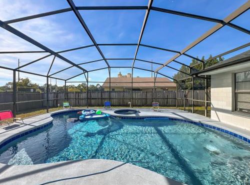 Heated Pool and spa Jacuzzi Near Disney, Universal , airport , epic universe, seaworld ,convention center with and Xbox TVs in every room ,BBQ,King bed WiFi and Coffee , espresso machine