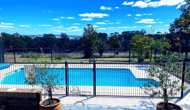 Heated Pool and Tennis Court for large groups