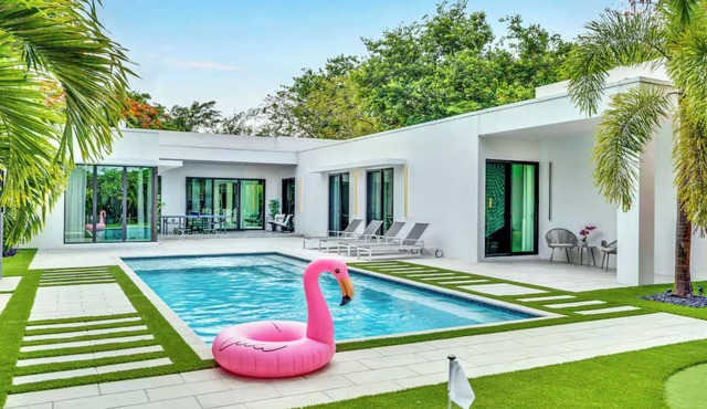 Heated Pool Basketball Private Villa BBQ Grill