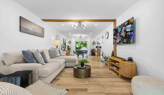 Heated Pool & Beach Gear - The Other Hollywood