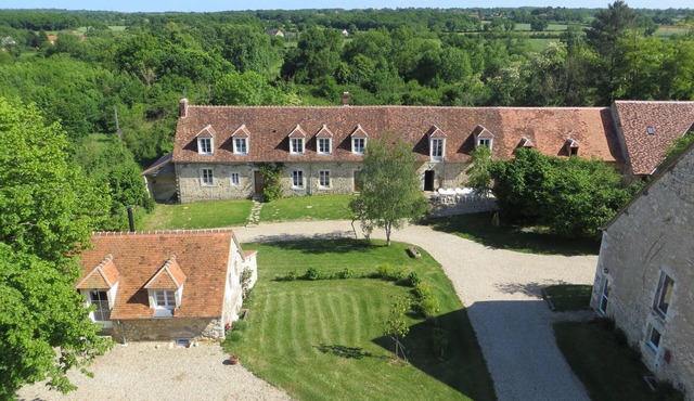 Heated pool, billiards, table tennis, table football, mountain biking, Badminton in the indoor room