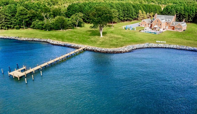 Heated Pool- CHESAPEAKE MANSION - 12,000 SQFT/30 ACRES/HUGE POLYWOOD PLAYGROUND