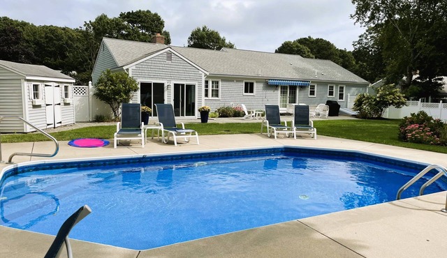 Heated Pool Close To Town (2351)