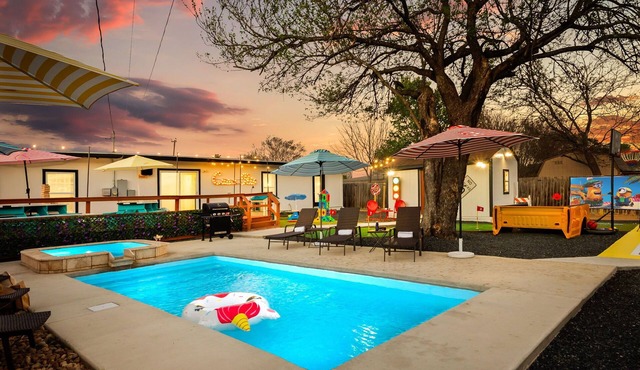 Heated Pool/Drive-in/Court/Casita/Game Room