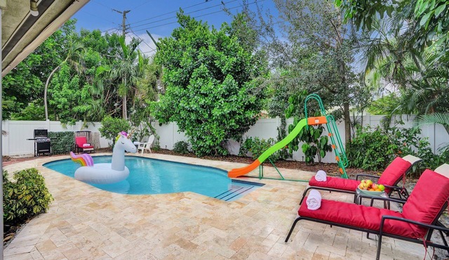 Heated Pool-Family Villa 7 Min to Beach, BBQ