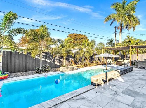 Heated Pool Family Home - 5 beds - 2 bathrooms - 5min to Lauderdale-By-The-Sea & Pompano Beach