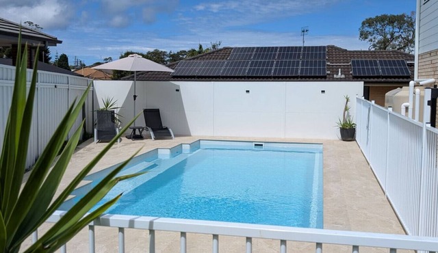 Heated Pool, Fireplace, Games Room & Pet Friendly!