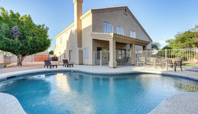 Heated Pool & Fire Pit: Family Home in Chandler