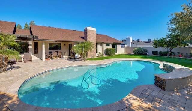 Heated Pool, Game Room: Family Home in Tempe!