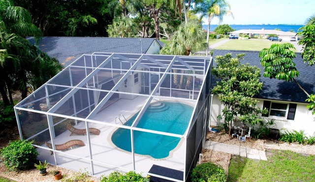 Heated Pool + Game Room + Sleeps 12 +12 min Beach
