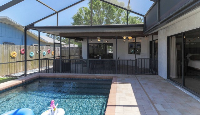Heated Pool, Grill w/Patio Dining, Family Fun, Free Streaming & Board Games!