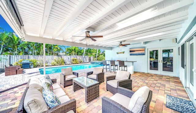 Heated Pool + Hot Tub! Close To Beach & Shops!