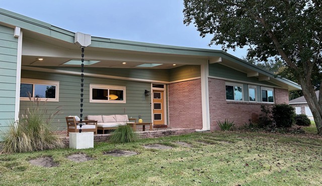 Heated Pool Home. 7 Mins to the Beach! Arcade. Perfect retreat rain or shine!