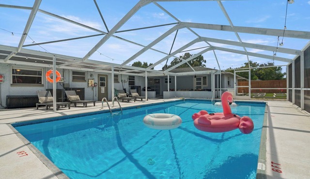 Heated Pool Home +Guest House! Mini Golf+Game Room