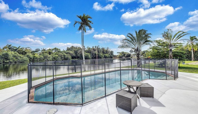 HEATED Pool Home on Lake Hard Rock Guitar Hotel Beach Airport