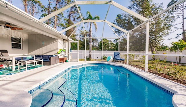 Heated Pool Home, Shuffleboard, Crib, 3 bed 2 bath, 25 min beach