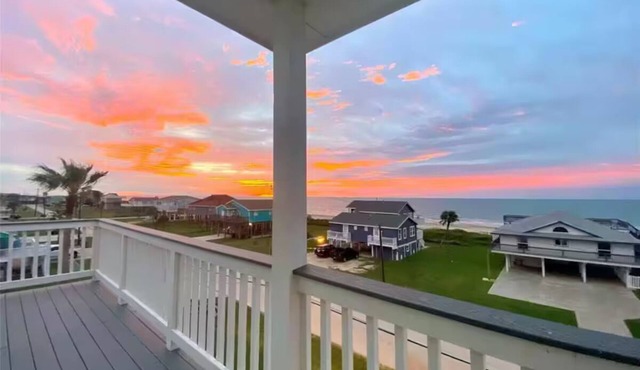 Heated Pool-Hot Tub/6 Bed 6 Bath/Steps to Beach