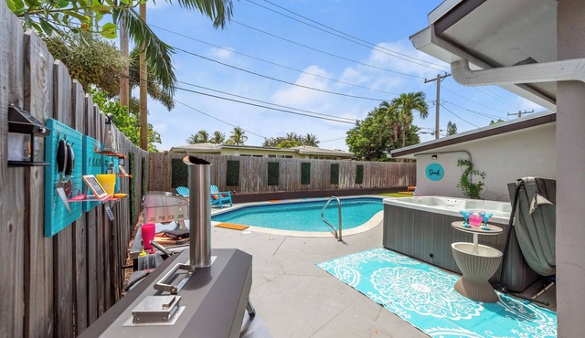 Heated Pool, Hot Tub, Grill & Pizza, Unique Family Haven 3BDR, 7min to the Beach