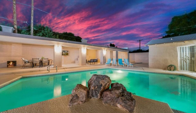 Heated Pool & Hot Tub/4 BR 3+ BA/Central