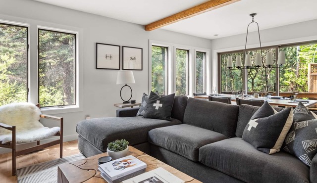 Heated Pool/Hot Tub Access & Near Stowe Mtn resort