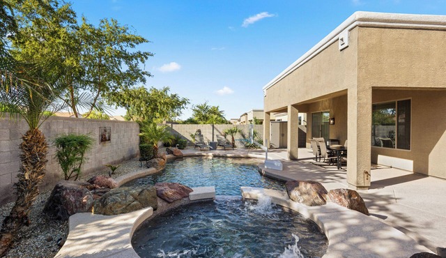 Heated pool & hot tub - backyard oasis - single level home