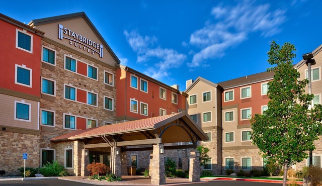 Heated Pool & Hot Tub + Free Breakfast Buffet. Great Location! Close to Jordan Landing