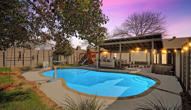 ★Heated pool, Hot Tub, Gaming, Pizza oven, 18 mins to Dallas★