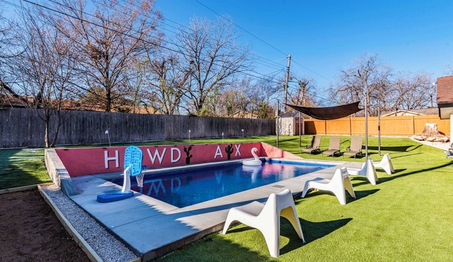 Heated Pool/Hot Tub/Mini golf/Bocce Ball Court Home near Downtown/Domain