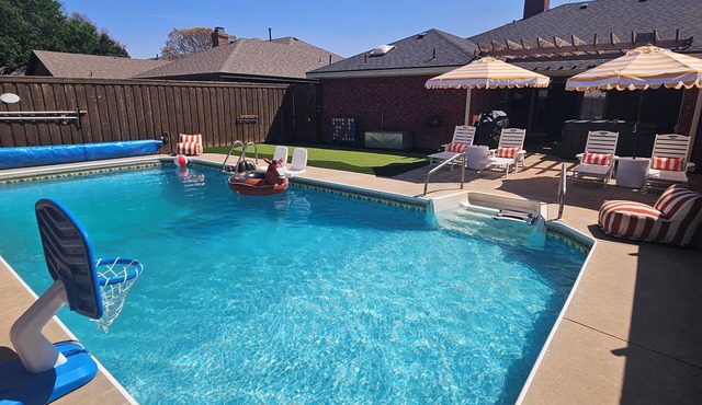 Heated pool, Hot tub, Putting Green, Outdoor furniture