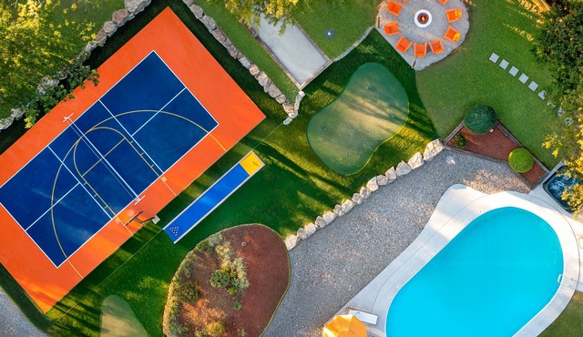 Heated Pool ~ Hot tub ~ Pickleball ~ Putt Putt ~ Game Room ~ Fire Pit ~ Bowling
